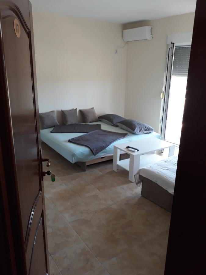 Korac Apartments Ulcinj Bagian luar foto